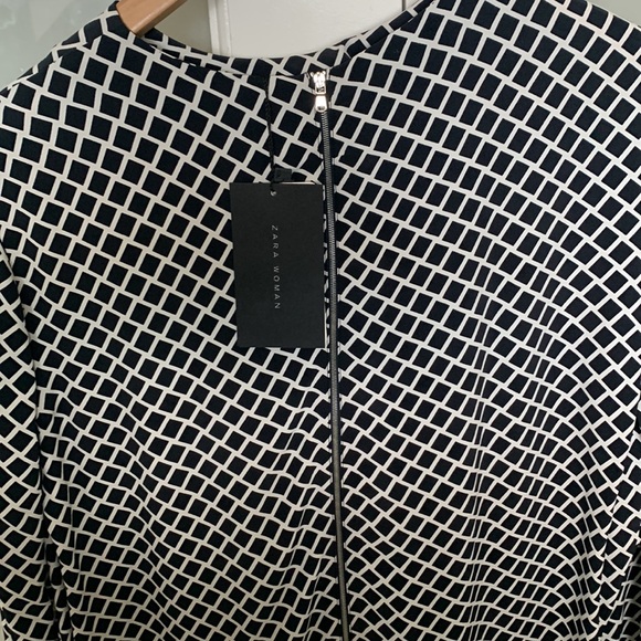 Zara blouse, patterned, long sleeve, zippered detail in the back. - Picture 3 of 5